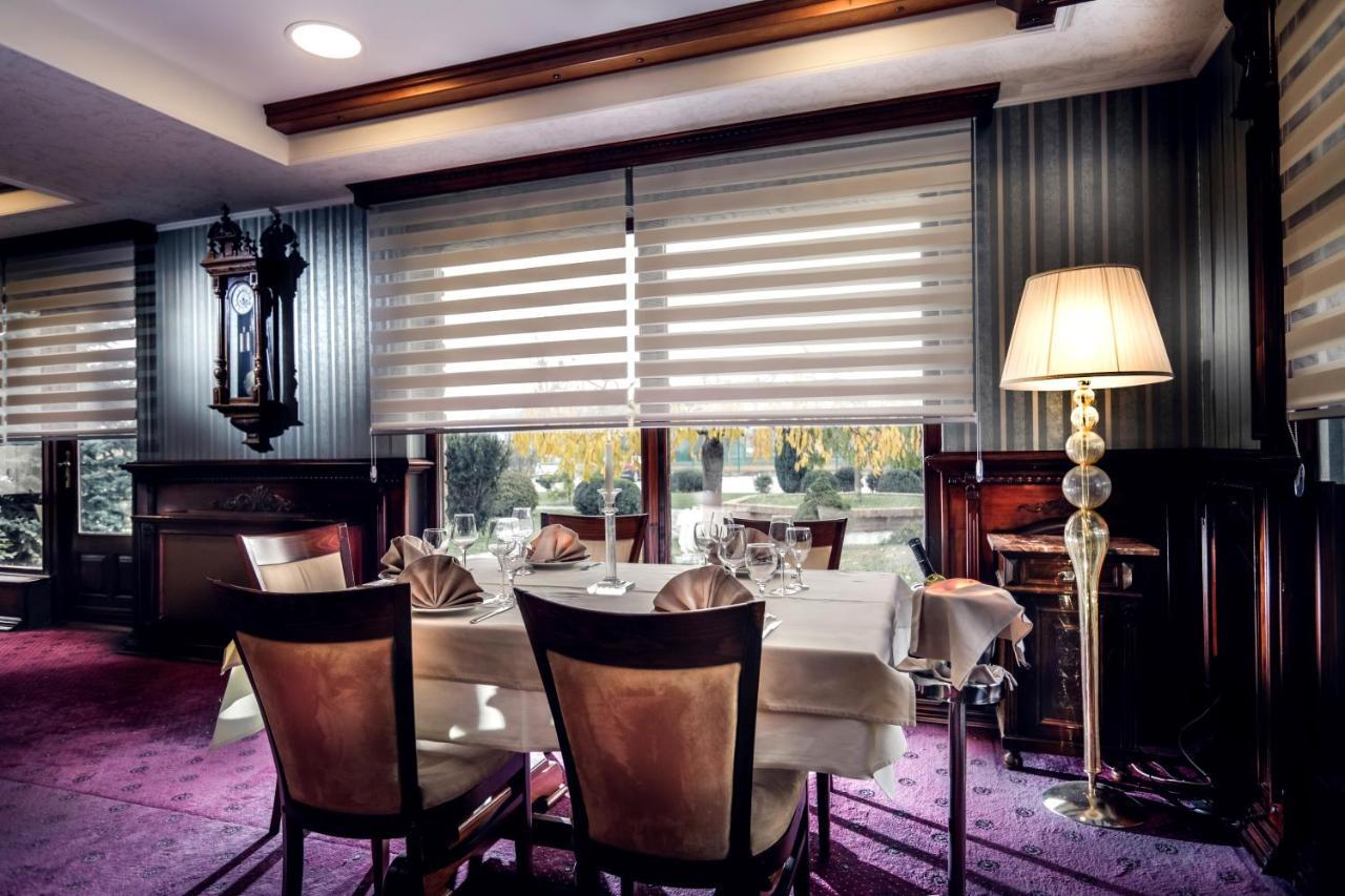 Hotel Dunav 伊洛克 外观 照片