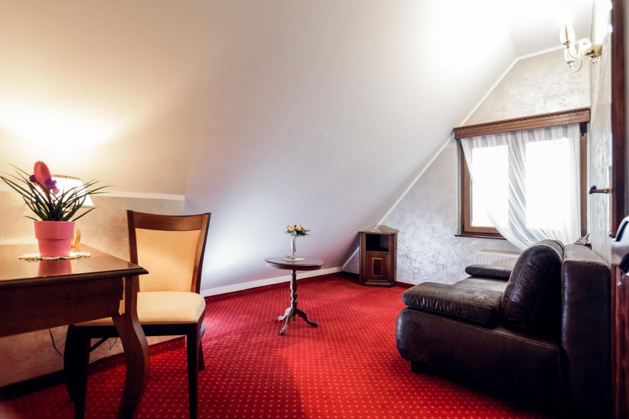 Hotel Dunav 伊洛克 外观 照片