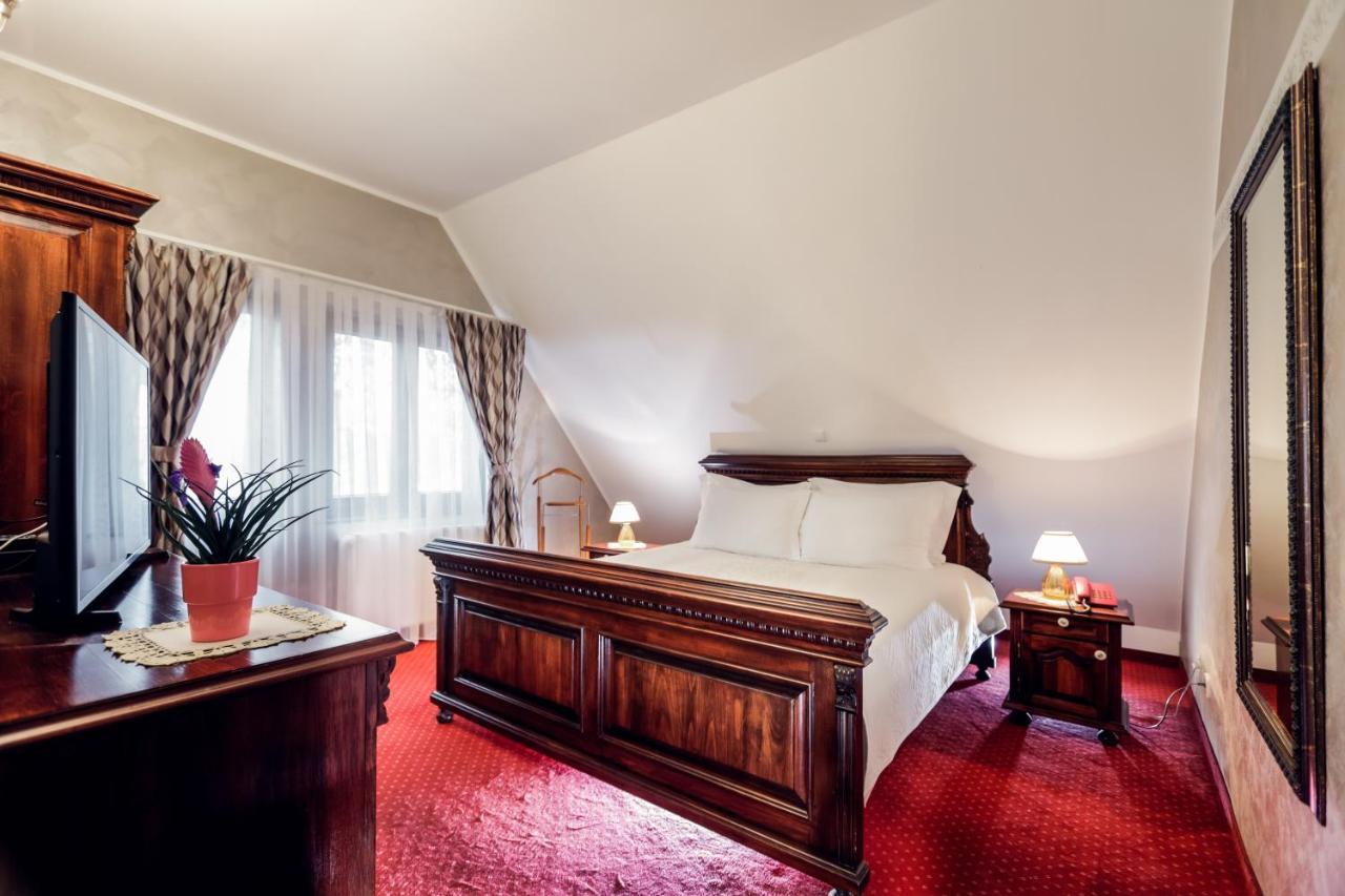 Hotel Dunav 伊洛克 外观 照片
