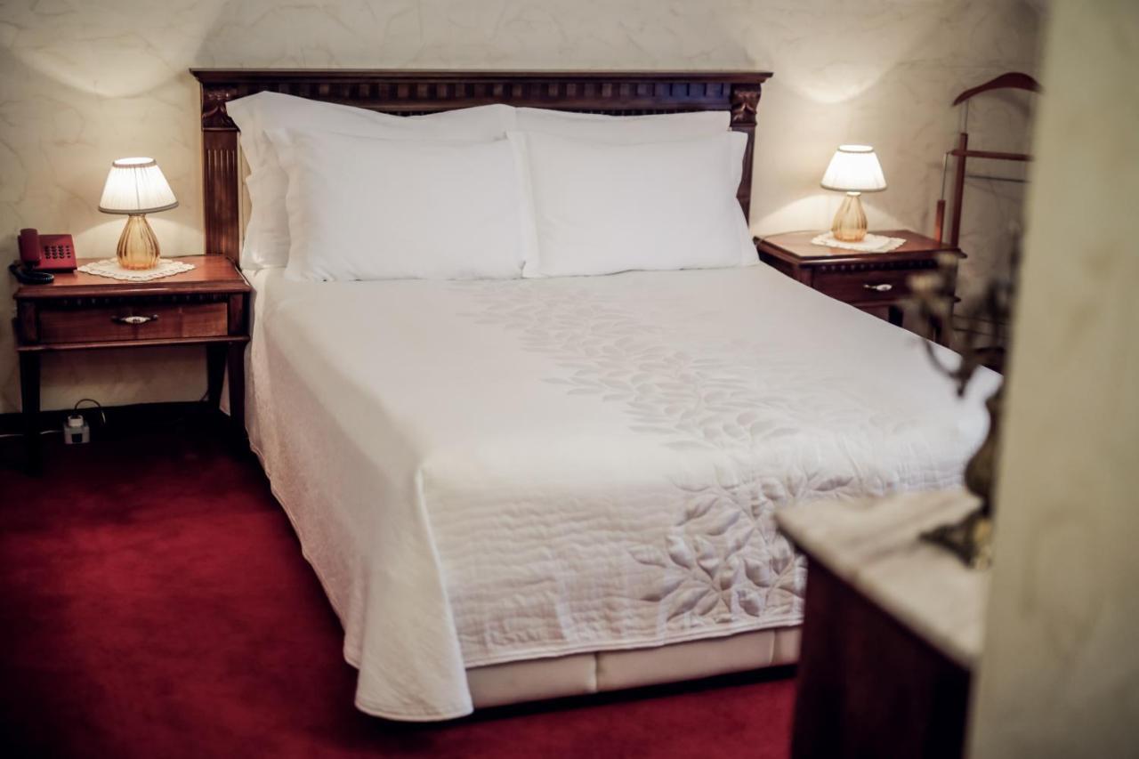 Hotel Dunav 伊洛克 外观 照片