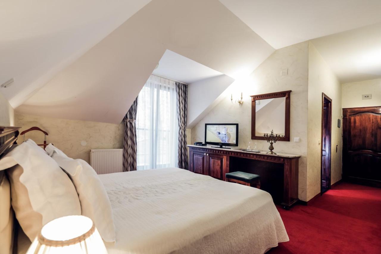 Hotel Dunav 伊洛克 外观 照片