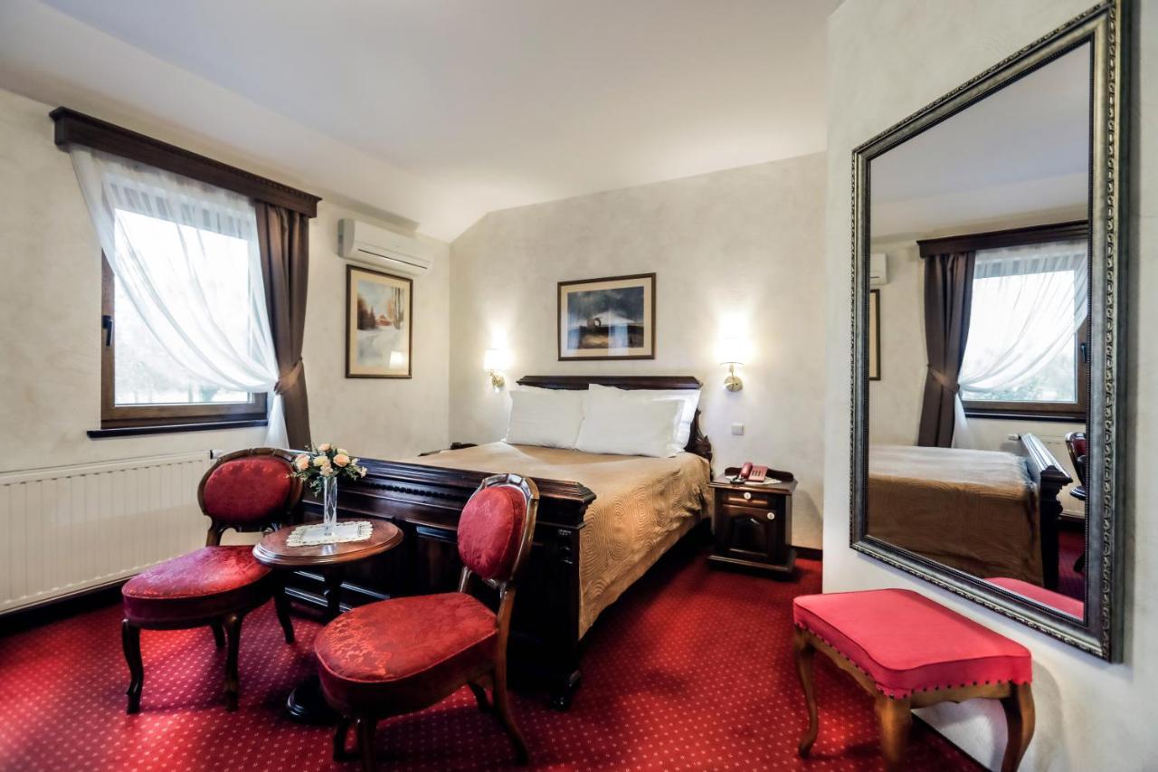 Hotel Dunav 伊洛克 外观 照片