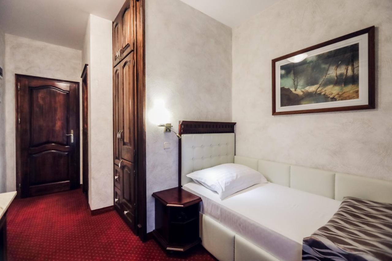Hotel Dunav 伊洛克 外观 照片