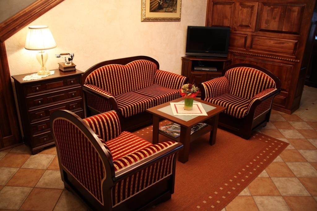 Hotel Dunav 伊洛克 外观 照片